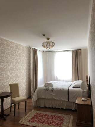 Отель Pidgoretsky mayetok Pidhirtsi Улучшенный двухместный номер с 1 кроватью или 2 отдельными кроватями-1