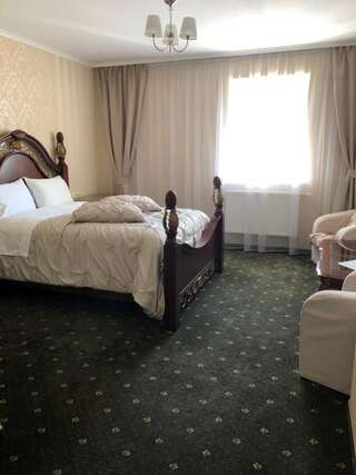 Отель Pidgoretsky mayetok Pidhirtsi Улучшенный двухместный номер с 1 кроватью или 2 отдельными кроватями-9